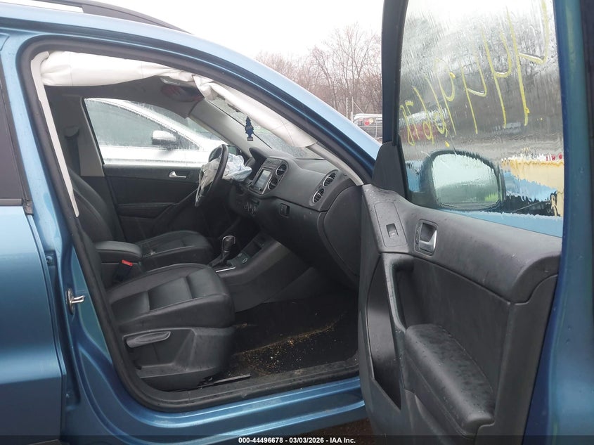 2017 Volkswagen Tiguan VIN WVGBV7AX0HK025829 IAAI salvage auction — FRONT END, Salvage Title, sold $925 on 2026-07-22 (photo 5)