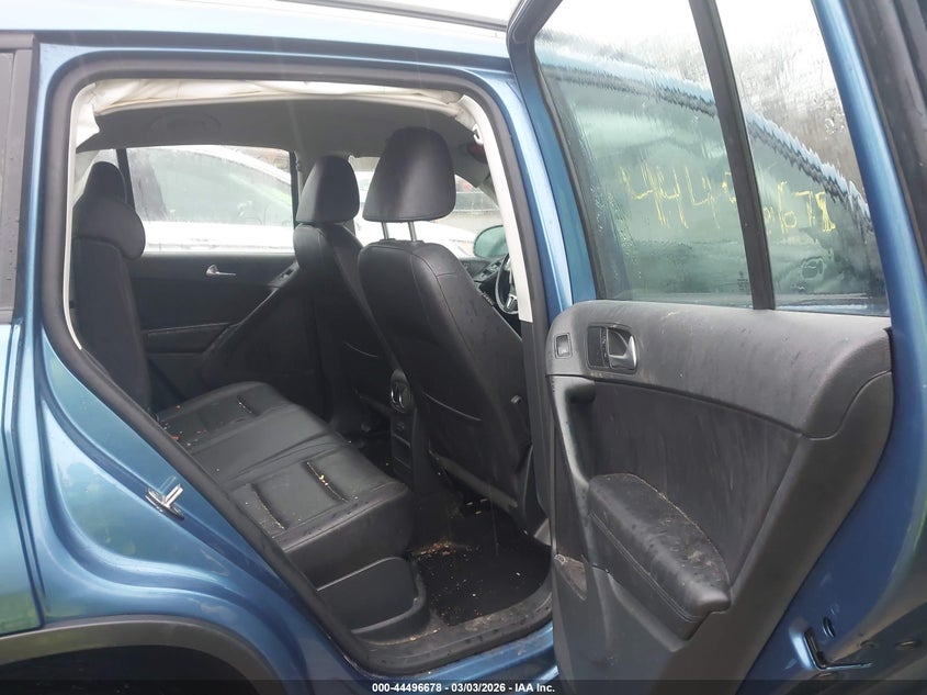 2017 Volkswagen Tiguan VIN WVGBV7AX0HK025829 IAAI salvage auction — FRONT END, Salvage Title, sold $925 on 2026-07-22 (photo 8)