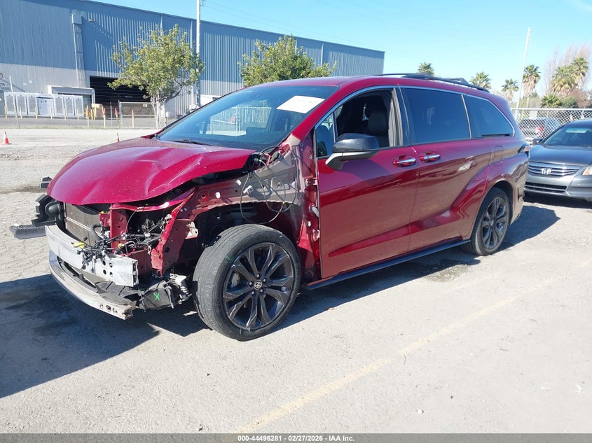 2022 Toyota Sienna VIN 5TDDRKEC6NS077062 IAAI salvage auction — FRONT END, Salvage Title, sold $14,825 on 2026-07-13 (photo 2)