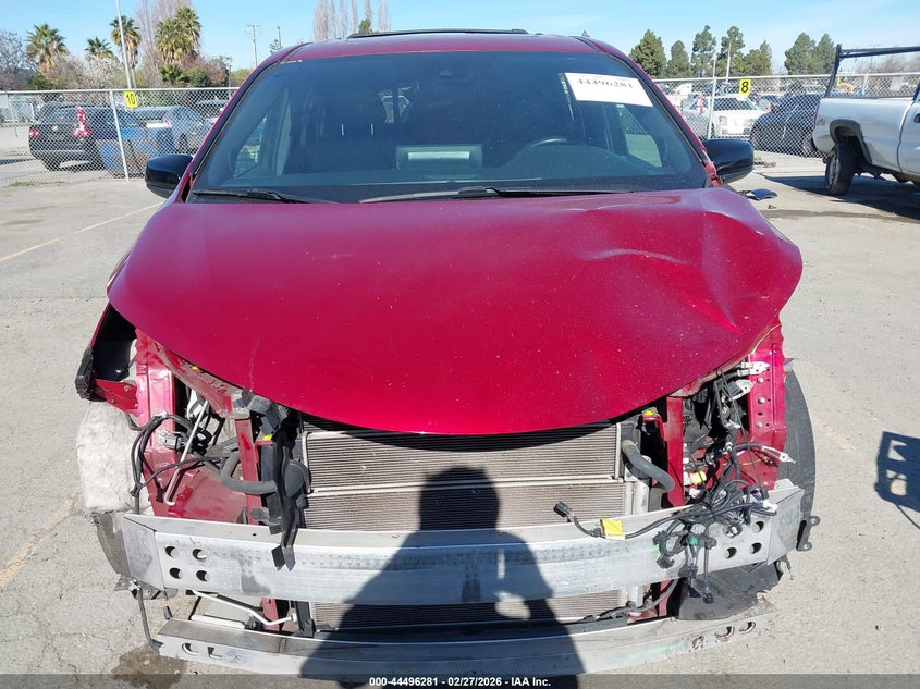2022 Toyota Sienna VIN 5TDDRKEC6NS077062 IAAI salvage auction — FRONT END, Salvage Title, sold $14,825 on 2026-07-13 (photo 6)