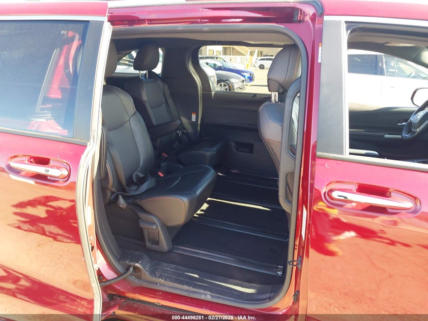2022 Toyota Sienna VIN 5TDDRKEC6NS077062 IAAI salvage auction — FRONT END, Salvage Title, sold $14,825 on 2026-07-13 (photo 8)