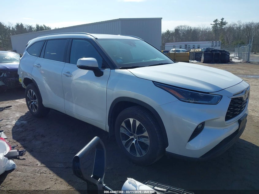 2026 Toyota Highlander VIN 5TDKDRBH8TS597081 — IAAI salvage auction photo