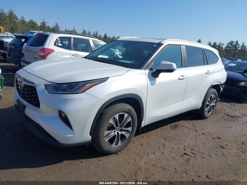 2026 Toyota Highlander VIN 5TDKDRBH8TS597081 IAAI salvage auction — REAR END, Salvage Title, sold $22,950 on 2026-08-28 (photo 2)
