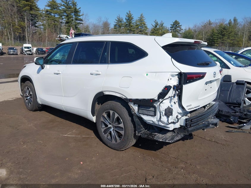 2026 Toyota Highlander VIN 5TDKDRBH8TS597081 IAAI salvage auction — REAR END, Salvage Title, sold $22,950 on 2026-08-28 (photo 3)