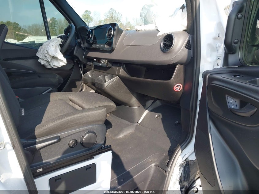 2025 Mercedes-benz Sprinter VIN W1Y4NCHY7ST208419 IAAI salvage auction — SIDE, Salvage Title, sold $1,150 on 2026-07-24 (photo 5)