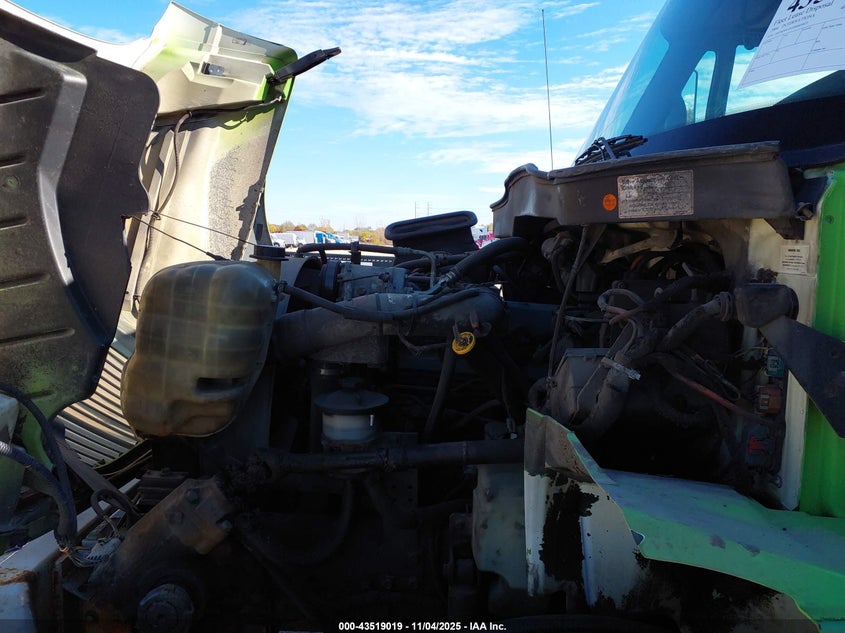 2004 International VIN 1HTMMAANX4H669635 IAAI salvage auction — NORMAL WEAR, Clear (Illinois), sold $1,200 on 2026-07-28 (photo 9)