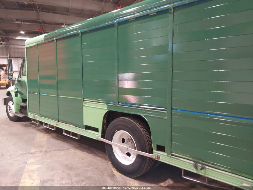 2004 International VIN 1HTMMAANX4H669635 IAAI salvage auction — NORMAL WEAR, Clear (Illinois), sold $1,200 on 2026-07-28 (photo 3)