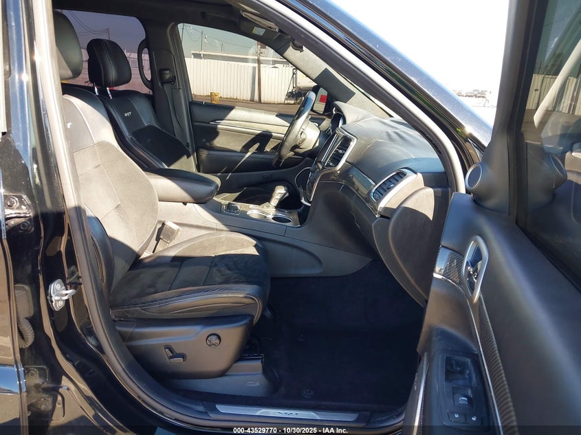2017 Jeep Grand cherokee VIN 1C4RJFDJ8HC658542 IAAI salvage auction — THEFT, Clear (California), sold $19,600 on 2026-07-29 (photo 5)