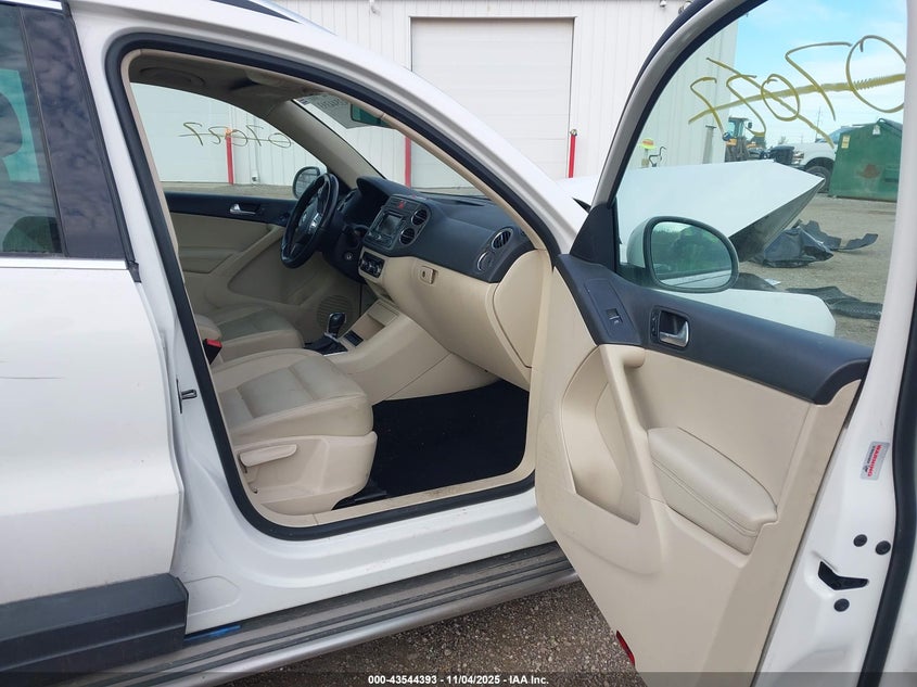 2011 Volkswagen Tiguan VIN WVGAV7AX6BW513761 IAAI salvage auction — FRONT END, Regular (South Dakota), sold $25 on 2026-07-22 (photo 5)