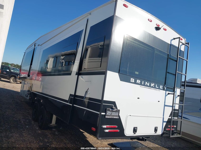 2025 VIN 7T0FZ3421SA006768 IAAI salvage auction — STORM DAMAGE, Wait Title, sold $37,050 on 2026-07-14 (photo 3)