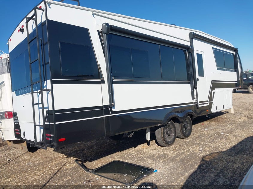 2025 VIN 7T0FZ3421SA006768 IAAI salvage auction — STORM DAMAGE, Wait Title, sold $37,050 on 2026-07-14 (photo 4)
