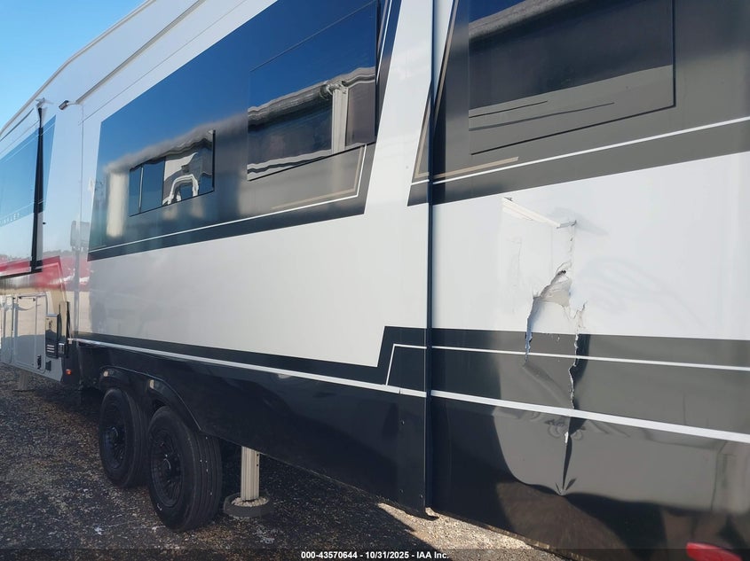 2025 VIN 7T0FZ3421SA006768 IAAI salvage auction — STORM DAMAGE, Wait Title, sold $37,050 on 2026-07-14 (photo 6)