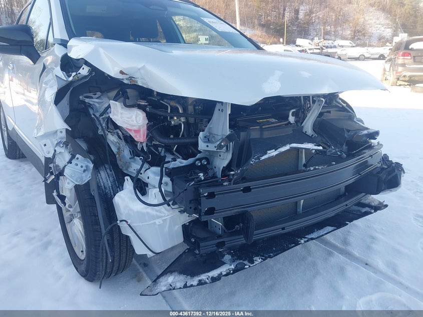 2025 Toyota Corolla cross VIN 7MUCAAAG7SV125840 IAAI salvage auction — FRONT END, Salvage (Idaho), sold $9,850 on 2026-08-25 (photo 6)