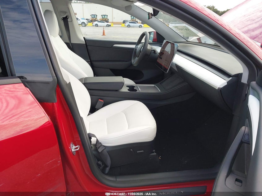 2023 Tesla Model y VIN 7SAYGDEF1PF924285 IAAI salvage auction — RIGHT SIDE, Other, sold $7,900 on 2026-07-23 (photo 5)