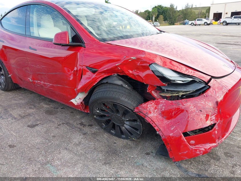2023 Tesla Model y VIN 7SAYGDEF1PF924285 IAAI salvage auction — RIGHT SIDE, Other, sold $7,900 on 2026-07-23 (photo 6)