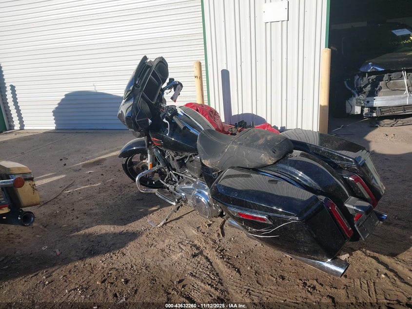 2024 Harley-davidson Flhx VIN 1HD1KB712RB634287 IAAI salvage auction — RIGHT SIDE, Salvage (Indiana), sold $9,550 on 2026-07-30 (photo 3)