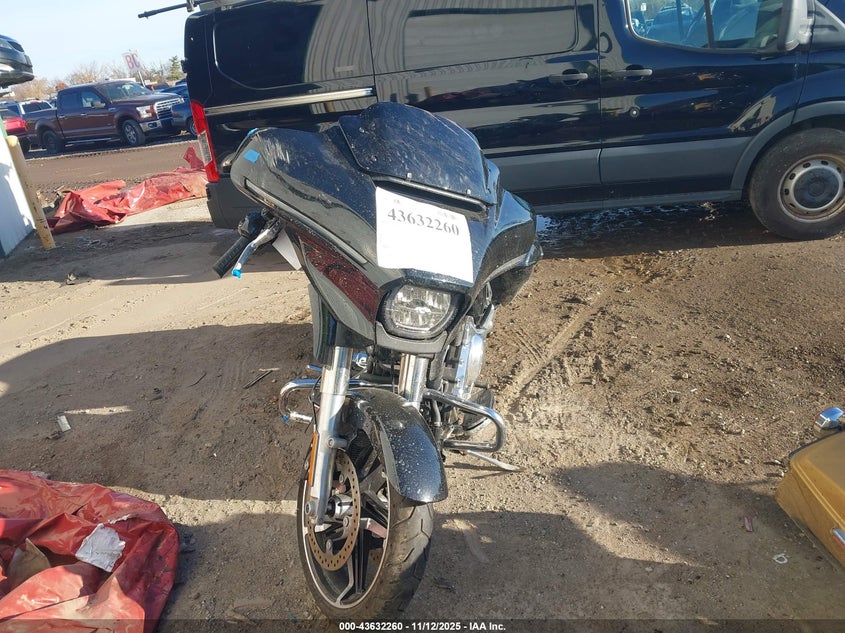 2024 Harley-davidson Flhx VIN 1HD1KB712RB634287 IAAI salvage auction — RIGHT SIDE, Salvage (Indiana), sold $9,550 on 2026-07-30 (photo 5)