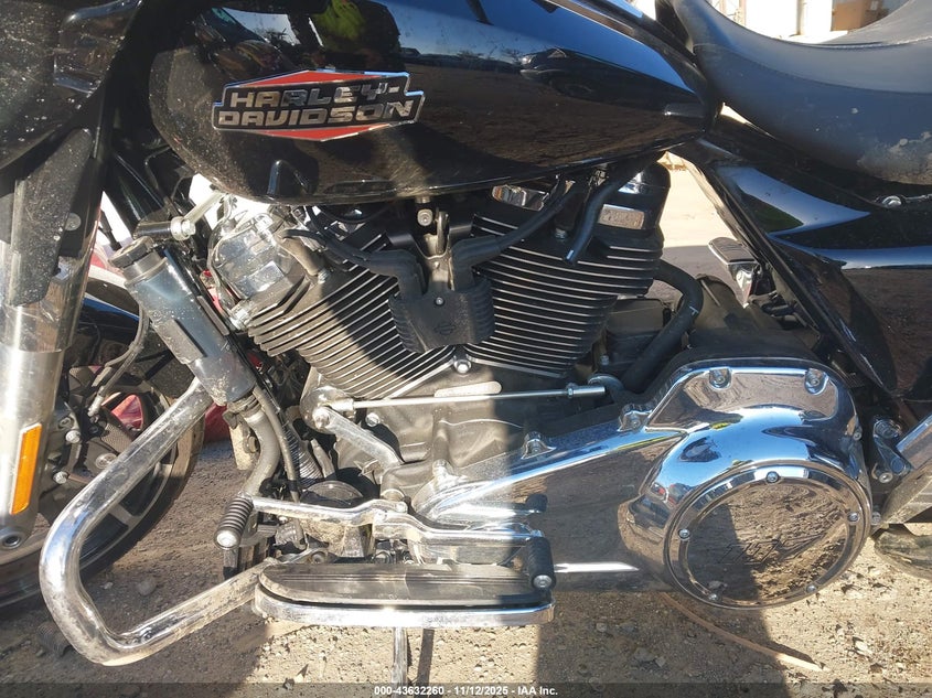 2024 Harley-davidson Flhx VIN 1HD1KB712RB634287 IAAI salvage auction — RIGHT SIDE, Clear (Indiana), sold $9,550 on 2026-07-23 (photo 9)