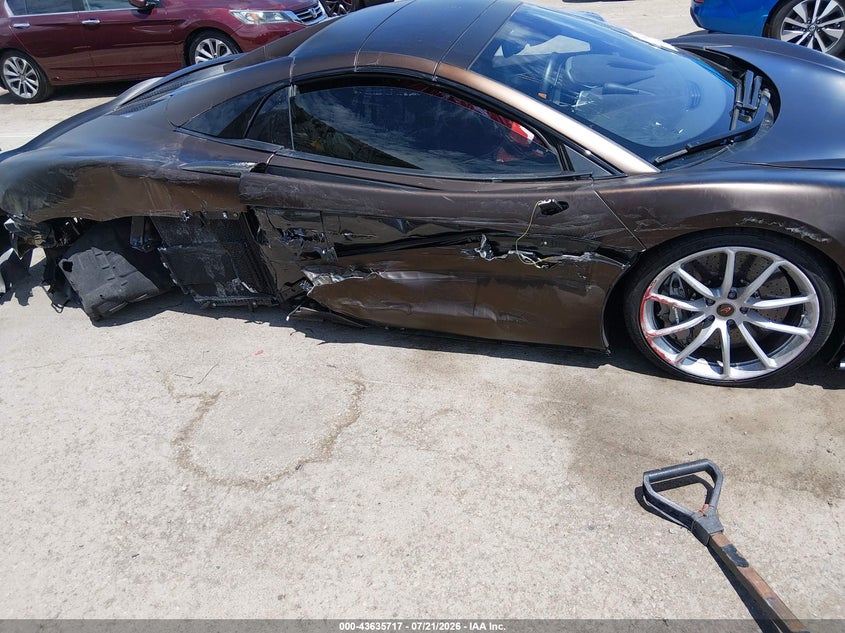 2018 Mclaren 570s VIN SBM13FAA5JW004086 IAAI salvage auction — RIGHT SIDE, Salvage (California), sold $30,250 on 2026-07-27 (photo 6)