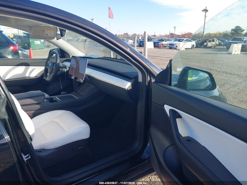 2021 Tesla Model y VIN 5YJYGDEE6MF258413 IAAI salvage auction — REAR END, Other, sold $11,200 on 2026-07-14 (photo 5)
