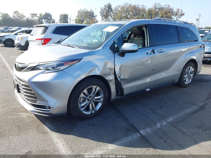 2022 Toyota Sienna VIN 5TDESKFC5NS061555 IAAI salvage auction — FRONT & REAR, Salvage (California), sold $19,800 on 2026-07-09 (photo 2)