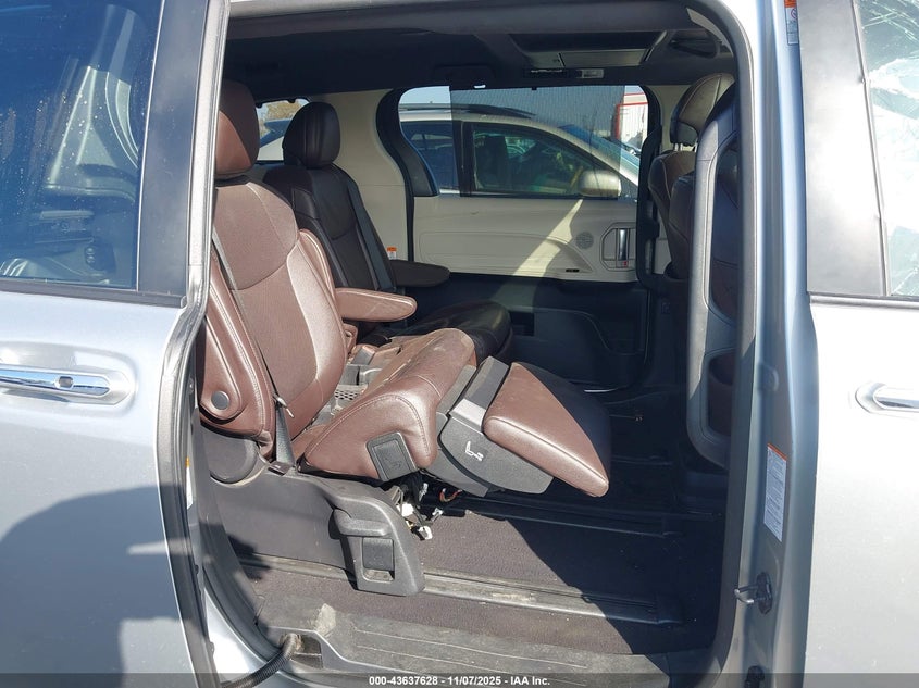 2022 Toyota Sienna VIN 5TDESKFC5NS061555 IAAI salvage auction — FRONT & REAR, Salvage (California), sold $19,800 on 2026-07-09 (photo 8)