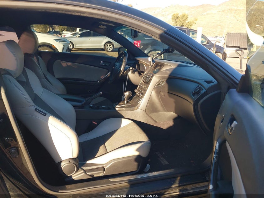 2014 Hyundai Genesis VIN KMHHT6KD9EU117097 IAAI salvage auction — RIGHT SIDE, Clear Salvage History (California), sold $1,100 on 2026-07-21 (photo 5)