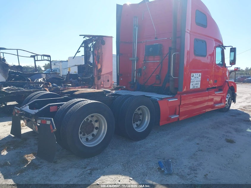 2016 Volvo Vn VIN 4V4NC9EH7GN959073 IAAI salvage auction — RIGHT FRONT, Clear (New York), sold $25 on 2026-10-11 (photo 4)