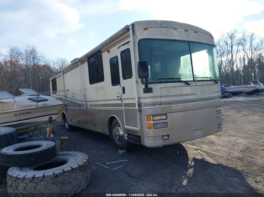 1999 Freightliner Chassis VIN 4UZ6XFBC8XCF20261 IAAI salvage auction — NORMAL WEAR, Clear (New York), sold $1,500 on 2026-07-23 (photo 1)