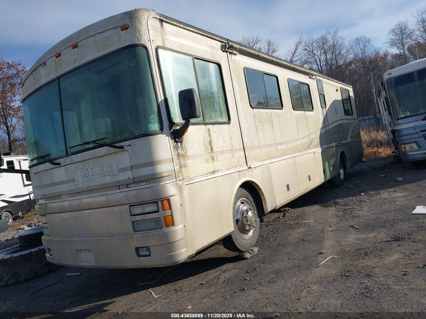 1999 Freightliner Chassis VIN 4UZ6XFBC8XCF20261 IAAI salvage auction — NORMAL WEAR, Clear (New York), sold $1,500 on 2026-07-23 (photo 2)