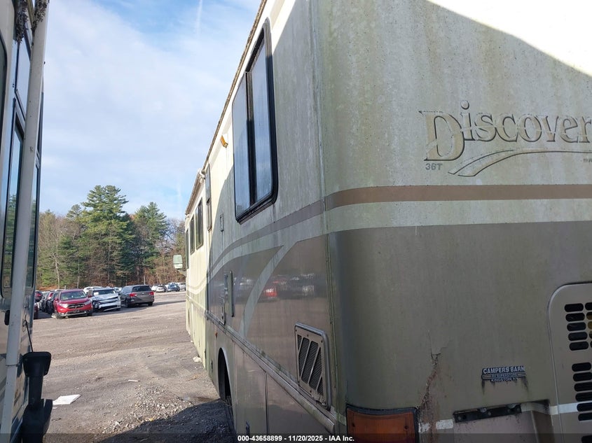1999 Freightliner Chassis VIN 4UZ6XFBC8XCF20261 IAAI salvage auction — NORMAL WEAR, Clear (New York), sold $1,500 on 2026-07-23 (photo 3)