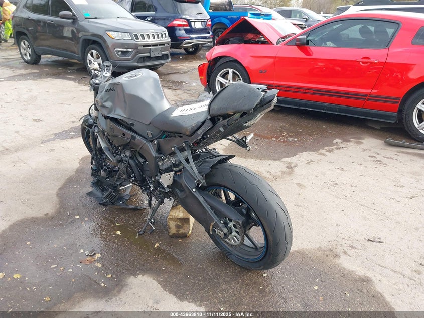 2025 Kawasaki Zx636 VIN JKBZXJJ18SA027062 IAAI salvage auction — ROLLOVER, Other, sold $650 on 2026-07-29 (photo 3)