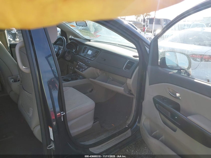 2016 Kia SEDONA VIN KNDMB5C17G6102884 IAAI salvage auction — FRONT END, Clear (Oklahoma), sold $25 on 2026-07-28 (photo 5)