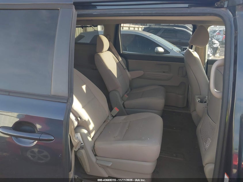 2016 Kia SEDONA VIN KNDMB5C17G6102884 IAAI salvage auction — FRONT END, Clear (Oklahoma), sold $25 on 2026-07-28 (photo 8)