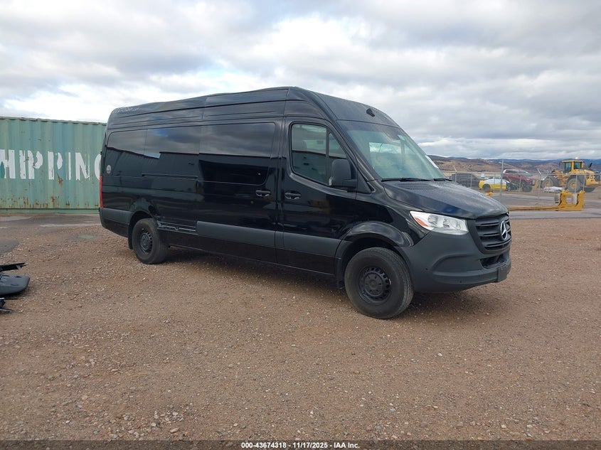 2024 Mercedes-benz Sprinter VIN W1Z4NGHY3RT181443 IAAI salvage auction — ROOF, Salvage Title, sold $30,200 on 2026-07-06 (photo 1)