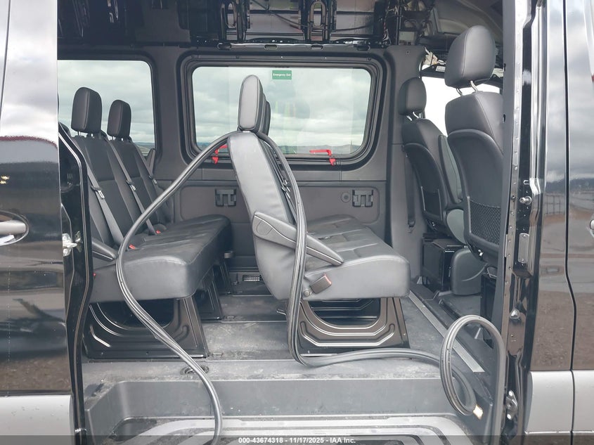 2024 Mercedes-benz Sprinter VIN W1Z4NGHY3RT181443 IAAI salvage auction — ROOF, Salvage Title, sold $30,200 on 2026-07-06 (photo 8)