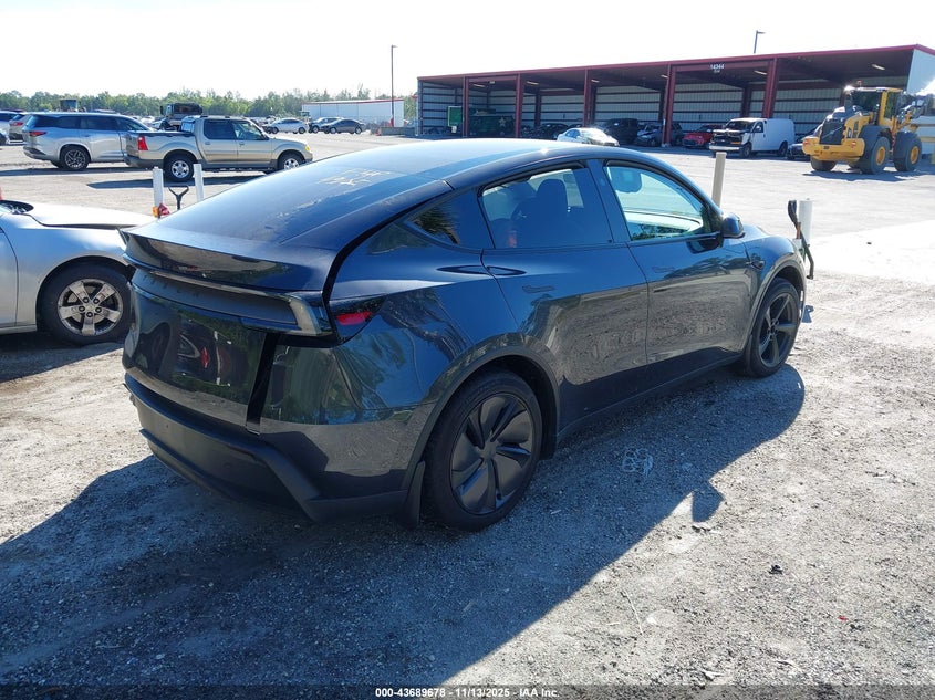 2026 Tesla Model y VIN 7SAYGDED4TF383628 IAAI salvage auction — SIDE, Other, sold $11,100 on 2026-08-02 (photo 4)