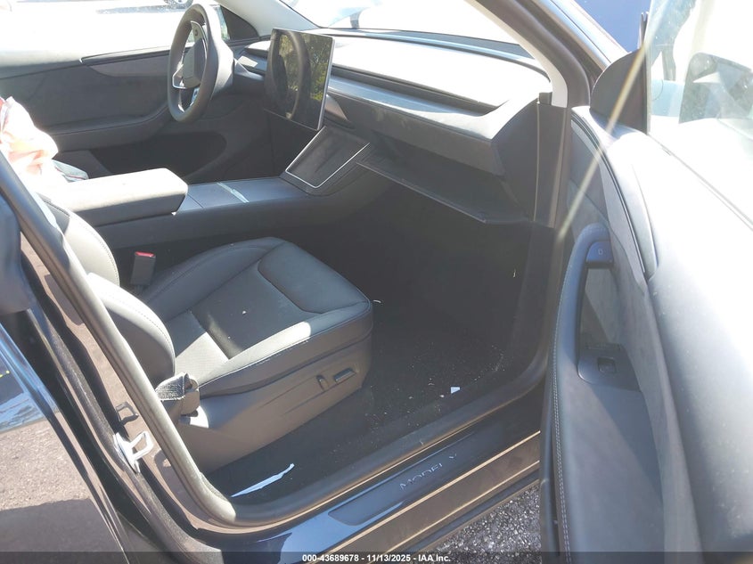 2026 Tesla Model y VIN 7SAYGDED4TF383628 IAAI salvage auction — SIDE, Other, sold $11,100 on 2026-08-02 (photo 5)
