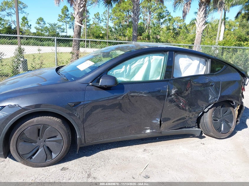 2026 Tesla Model y VIN 7SAYGDED4TF383628 IAAI salvage auction — SIDE, Other, sold $11,100 on 2026-08-02 (photo 6)