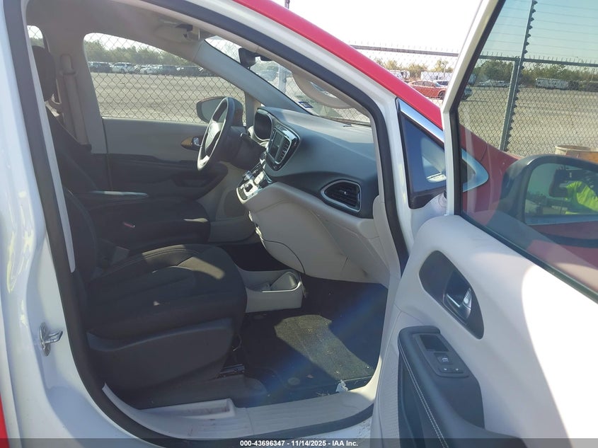 2023 Chrysler Voyager VIN 2C4RC1CG7PR516742 IAAI salvage auction — NORMAL WEAR, Salvage Title, sold $825 on 2026-08-31 (photo 5)