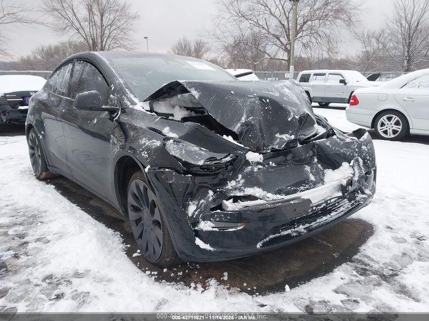 2025 Tesla Model y VIN 7SAYGDEF2SA338622 IAAI salvage auction — FRONT END, Salvage (New Jersey), sold $10,050 on 2026-07-13 (photo 1)
