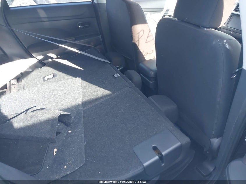 2021 Mitsubishi Outlander VIN JA4ARUAU0MU021104 IAAI salvage auction — FRONT & REAR, Salvage Title, sold $1,450 on 2026-07-21 (photo 8)