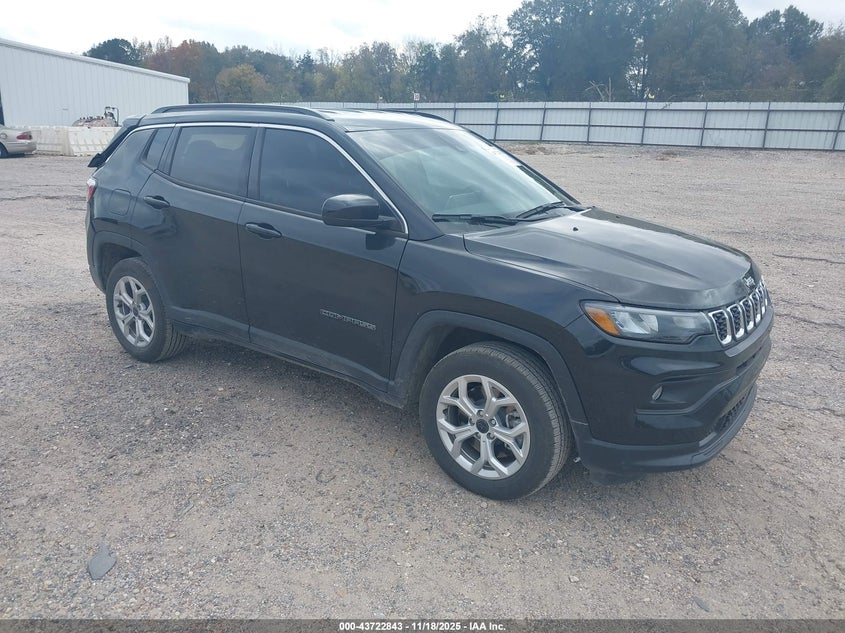 2025 Jeep Compass VIN 3C4NJDBN7ST570702 — IAAI salvage auction photo