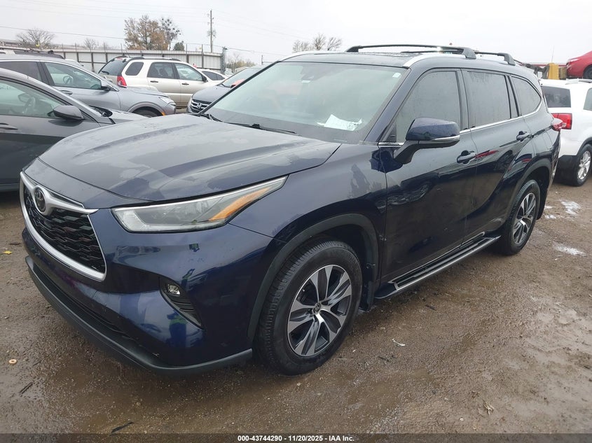 2021 Toyota Highlander VIN 5TDGZRAH1MS055279 IAAI salvage auction — RIGHT SIDE, Clear (Oklahoma), sold $11,200 on 2026-07-28 (photo 2)