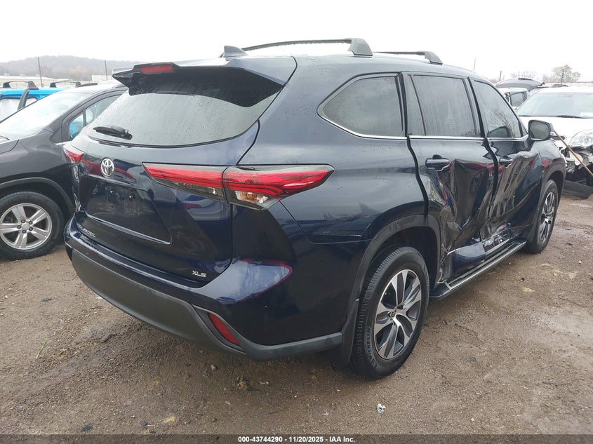 2021 Toyota Highlander VIN 5TDGZRAH1MS055279 IAAI salvage auction — RIGHT SIDE, Clear (Oklahoma), sold $11,200 on 2026-07-28 (photo 4)