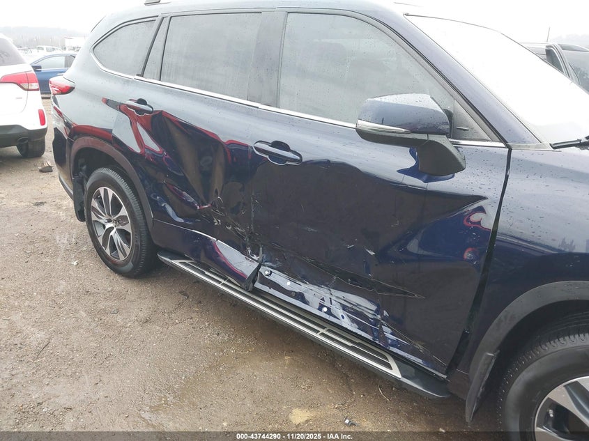 2021 Toyota Highlander VIN 5TDGZRAH1MS055279 IAAI salvage auction — RIGHT SIDE, Clear (Oklahoma), sold $11,200 on 2026-07-28 (photo 6)