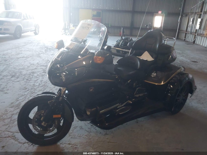 2016 Honda Gl1800 VIN JH2SC68G7GK400406 IAAI salvage auction — FRONT & REAR, Rebuildable (Florida), sold $5,200 on 2026-07-22 (photo 2)