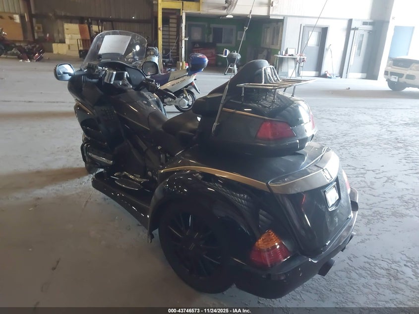 2016 Honda Gl1800 VIN JH2SC68G7GK400406 IAAI salvage auction — FRONT & REAR, Rebuildable (Florida), sold $5,200 on 2026-07-22 (photo 3)