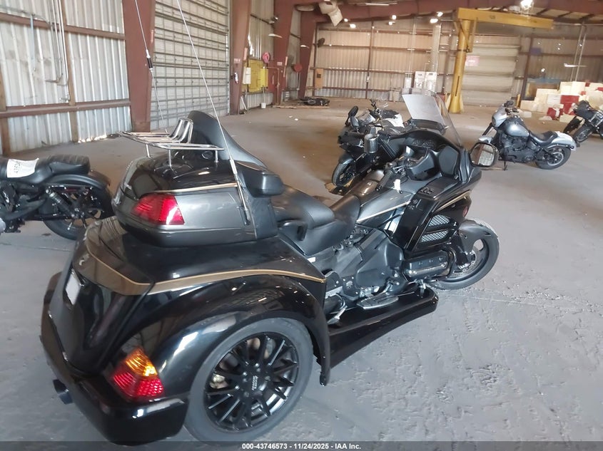 2016 Honda Gl1800 VIN JH2SC68G7GK400406 IAAI salvage auction — FRONT & REAR, Rebuildable (Florida), sold $5,200 on 2026-07-22 (photo 4)