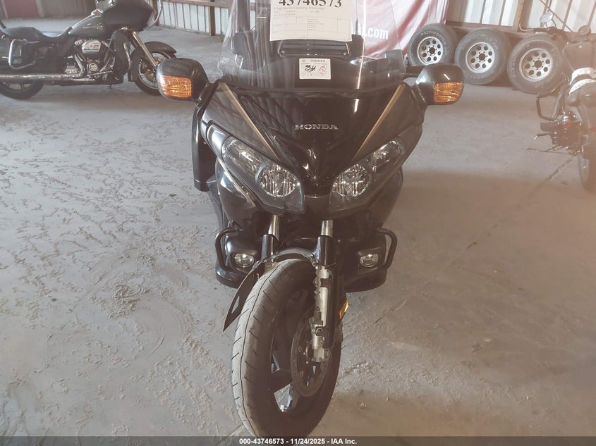 2016 Honda Gl1800 VIN JH2SC68G7GK400406 IAAI salvage auction — FRONT & REAR, Rebuildable (Florida), sold $5,200 on 2026-07-22 (photo 5)